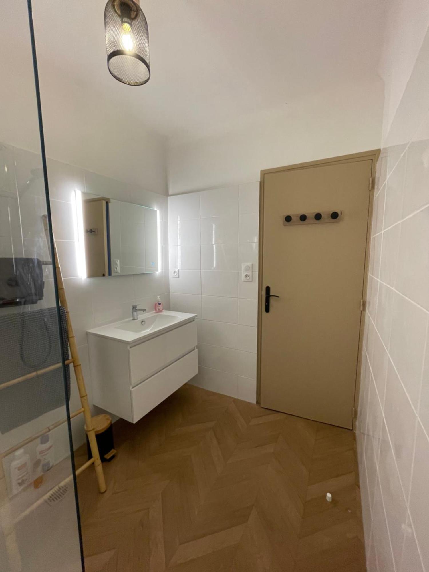 Spacieux Appartement Avec Balcon Нарбон Екстериор снимка